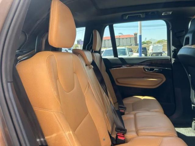 2016 Volvo XC90 T6 Momentum