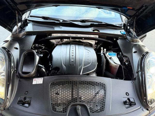 2017 Porsche Macan Base