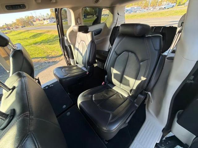 2017 Chrysler Pacifica Touring-L