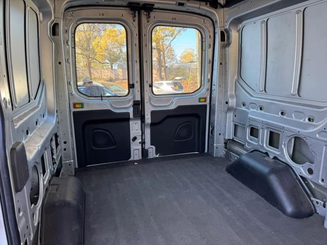 2022 Ford Transit Cargo Van Medium Roof w/RWB