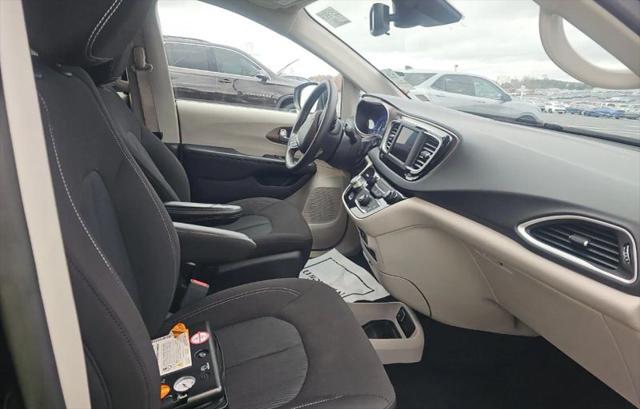 2024 Chrysler Voyager LX