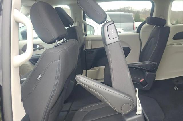 2024 Chrysler Voyager LX