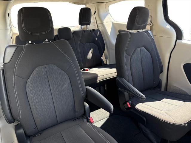 2024 Chrysler Voyager LX