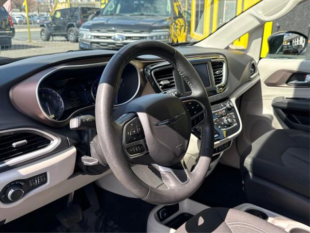 2024 Chrysler Voyager LX