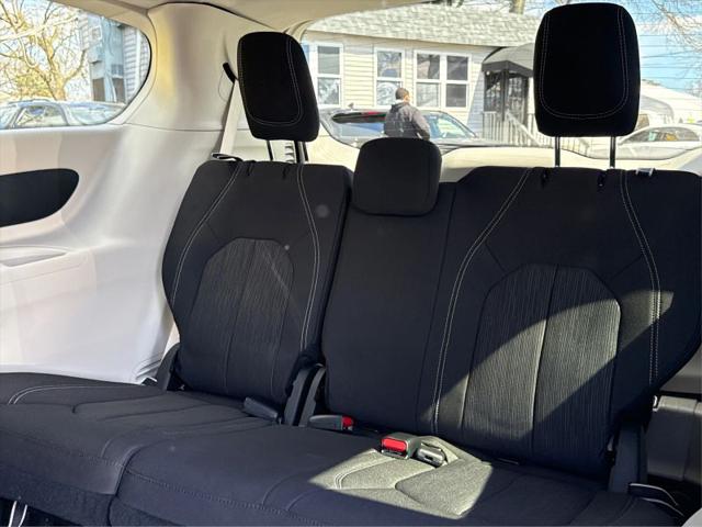 2024 Chrysler Voyager LX