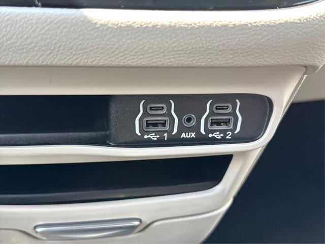 2024 Chrysler Voyager LX