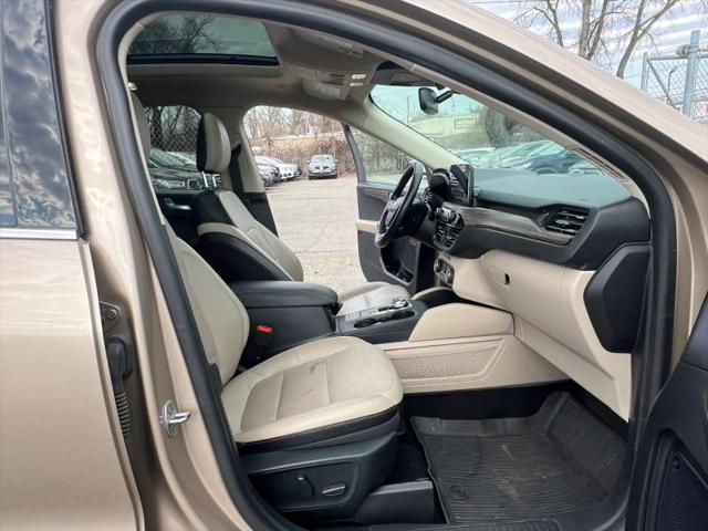 2020 Ford Escape Titanium Hybrid