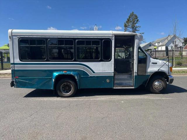 2005 Ford E-350 Cutaway Base