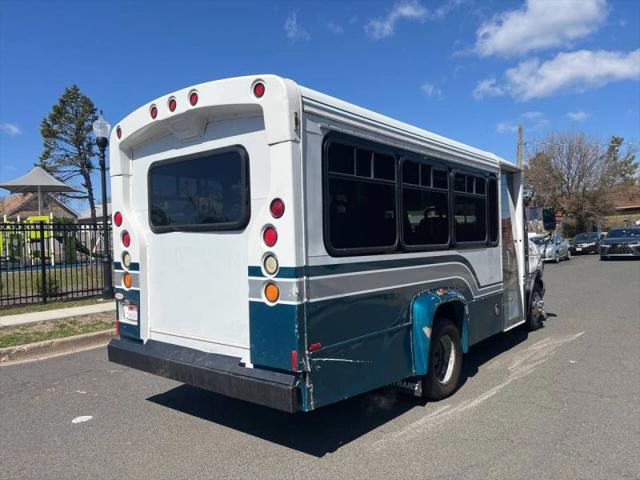 2005 Ford E-350 Cutaway Base