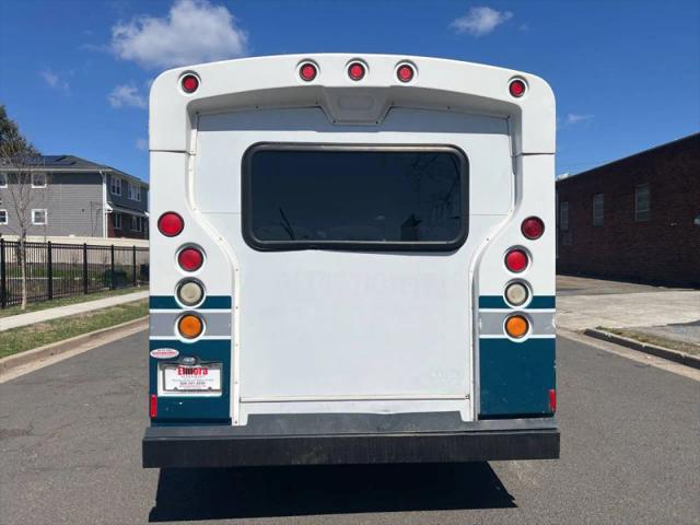 2005 Ford E-350 Cutaway Base
