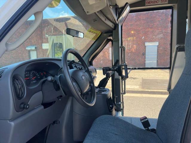 2005 Ford E-350 Cutaway Base