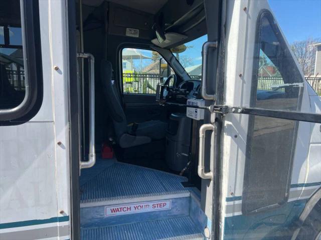 2005 Ford E-350 Cutaway Base