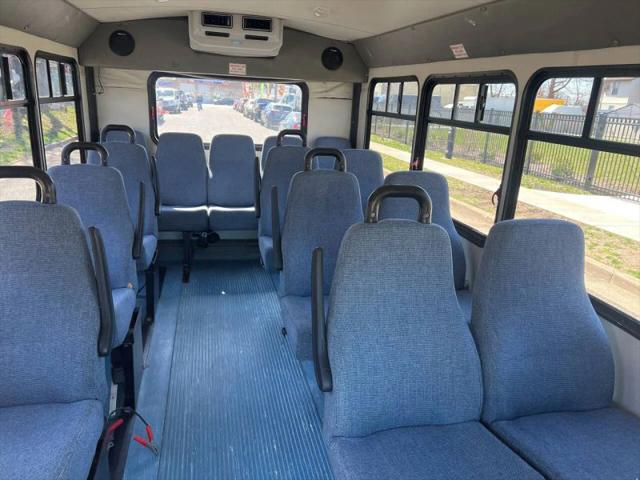2005 Ford E-350 Cutaway Base