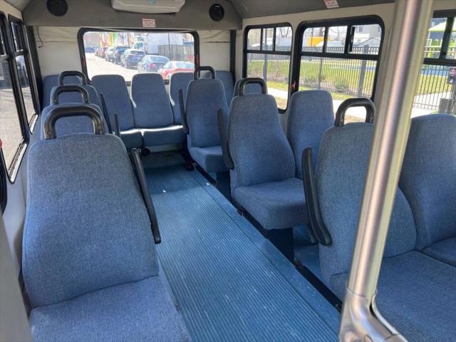 2005 Ford E-350 Cutaway Base