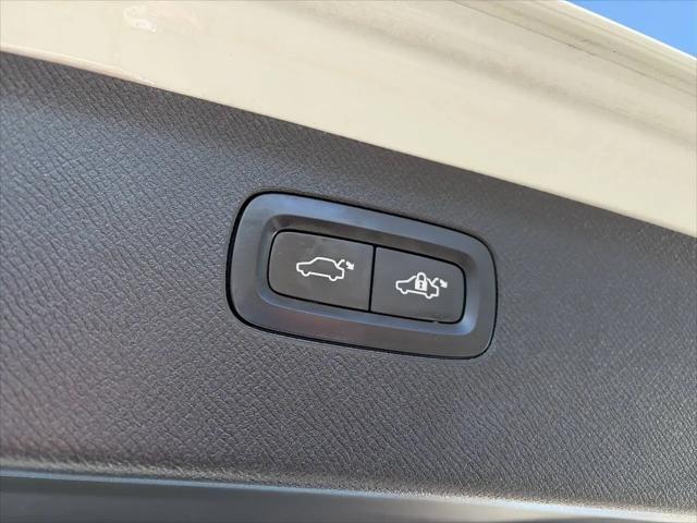2020 Volvo XC90 T5 Momentum 7 Passenger