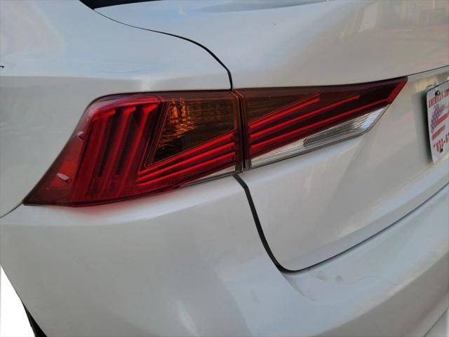 2017 Lexus IS 200t 200t