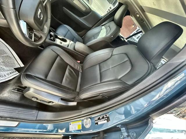 2024 Volvo XC40 B5 Core Bright Theme