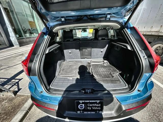 2024 Volvo XC40 B5 Core Bright Theme