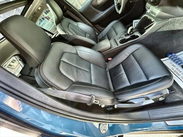 2024 Volvo XC40 B5 Core Bright Theme