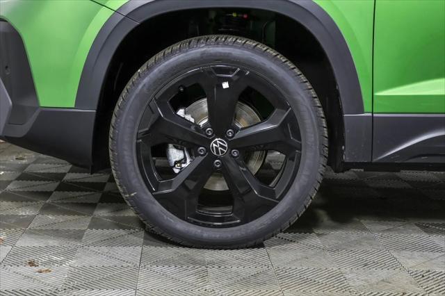 2026 Volkswagen Taos SE Black