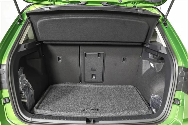 2026 Volkswagen Taos SE Black