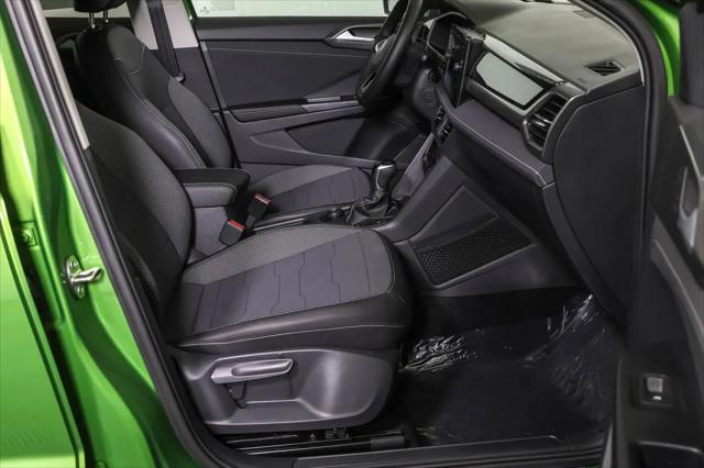2026 Volkswagen Taos SE Black