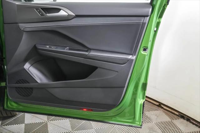 2026 Volkswagen Taos SE Black