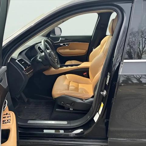 2016 Volvo XC90 T6 Momentum
