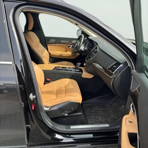 2016 Volvo XC90 T6 Momentum