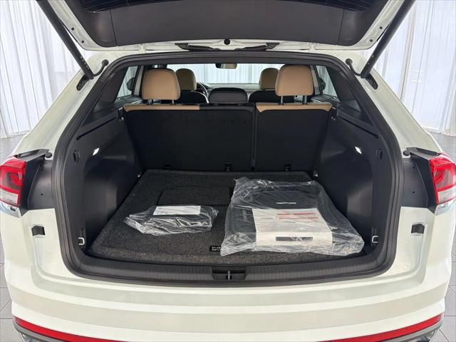 2026 Volkswagen Atlas Cross Sport SE with Technology