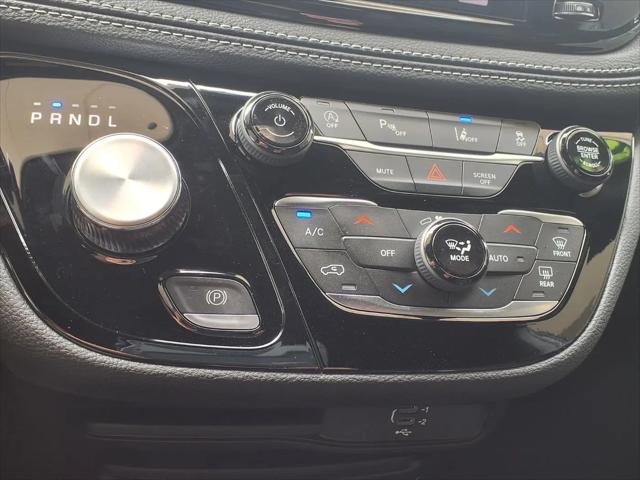 2026 Chrysler Pacifica Select AWD