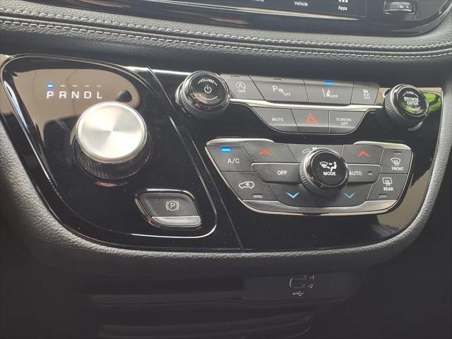 2026 Chrysler Pacifica Select AWD