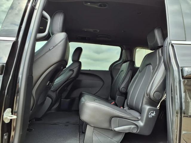 2026 Chrysler Pacifica Select AWD
