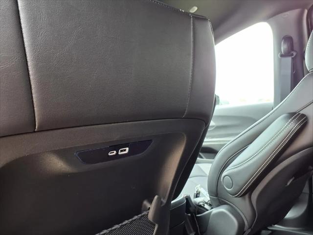 2026 Chrysler Pacifica Select AWD