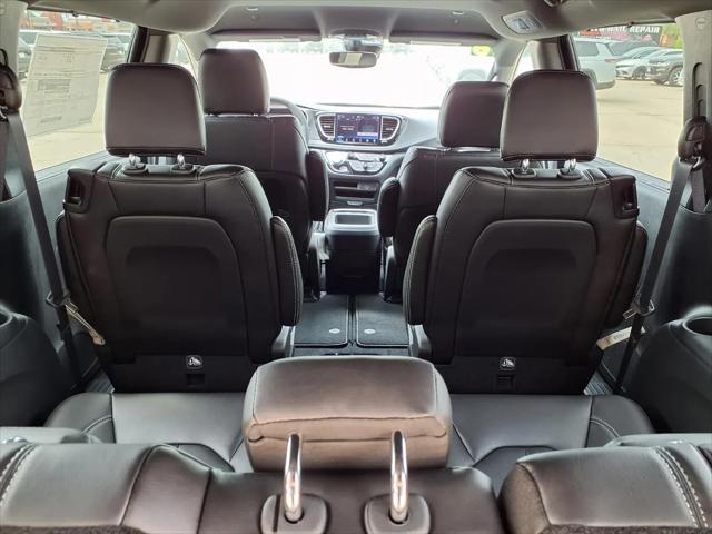 2026 Chrysler Pacifica Select AWD