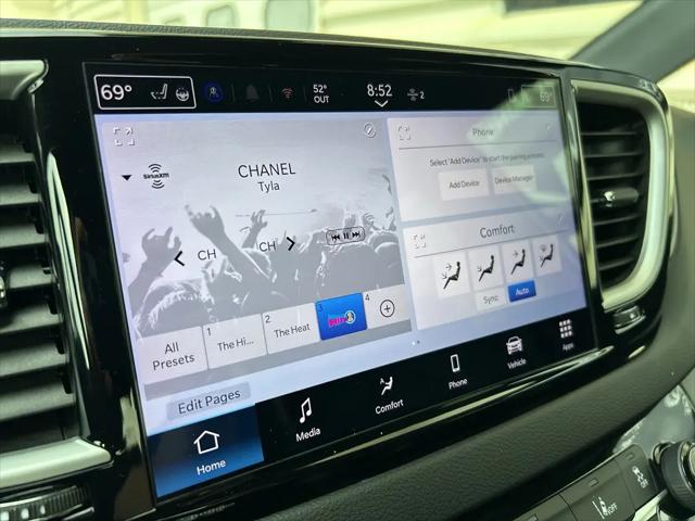 2025 Chrysler Pacifica Select