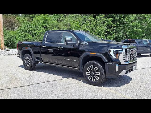 2024 GMC Sierra 2500HD 4WD Crew Cab Standard Bed Denali