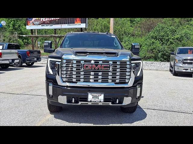 2024 GMC Sierra 2500HD 4WD Crew Cab Standard Bed Denali