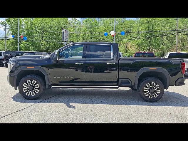 2024 GMC Sierra 2500HD 4WD Crew Cab Standard Bed Denali