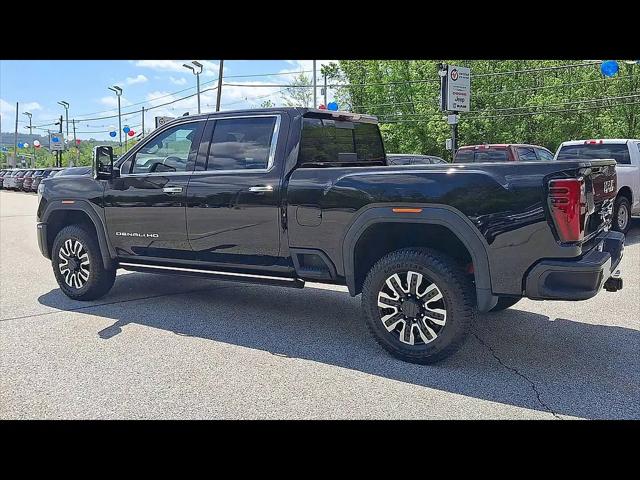 2024 GMC Sierra 2500HD 4WD Crew Cab Standard Bed Denali