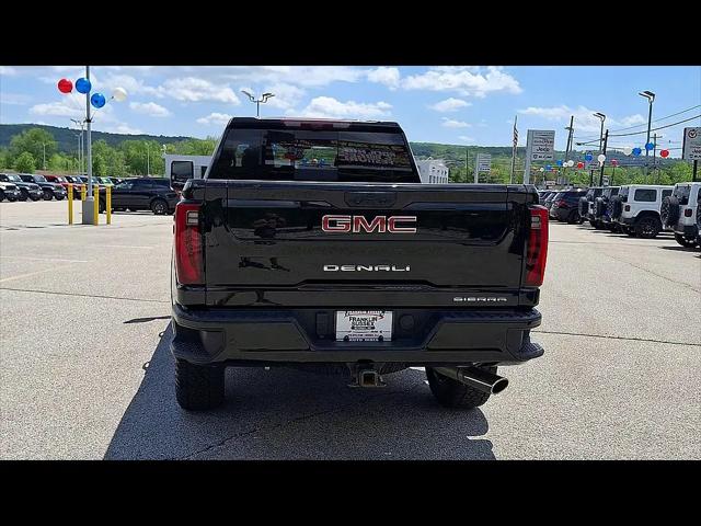 2024 GMC Sierra 2500HD 4WD Crew Cab Standard Bed Denali