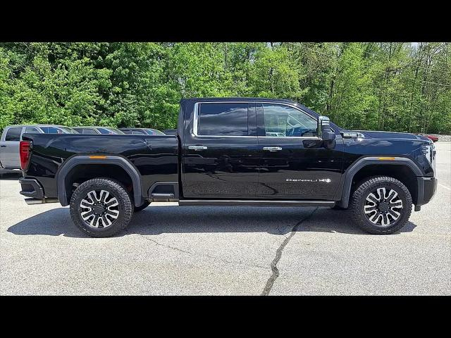 2024 GMC Sierra 2500HD 4WD Crew Cab Standard Bed Denali