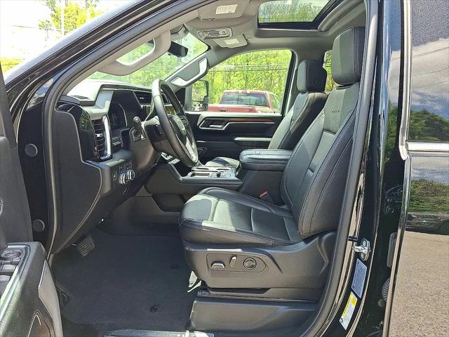 2024 GMC Sierra 2500HD 4WD Crew Cab Standard Bed Denali