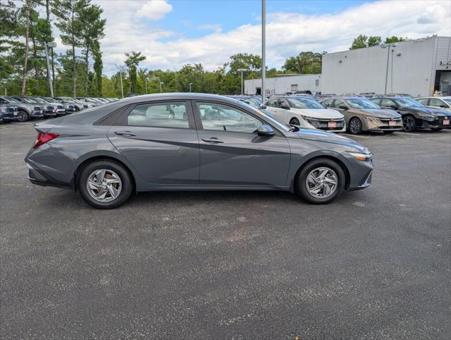 2024 Hyundai Elantra SE 2024 Hyundai Elantra SE
