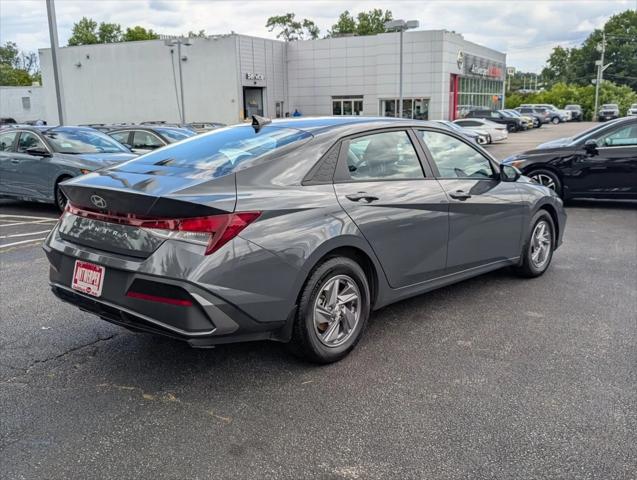 2024 Hyundai Elantra SE 2024 Hyundai Elantra SE