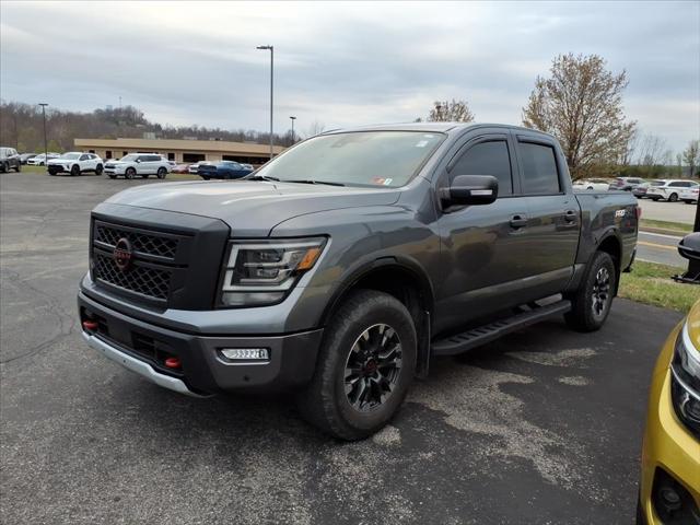 2023 Nissan TITAN Crew Cab PRO-4X 4x4 2023 Nissan TITAN Crew Cab PRO-4X 4x4