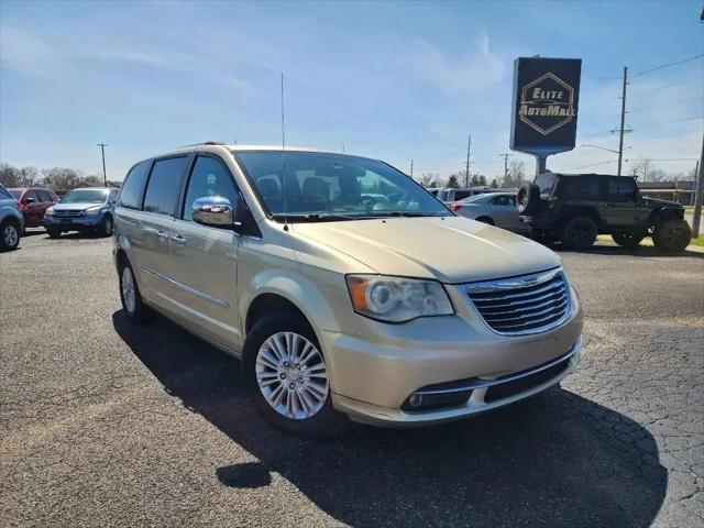 2012 Chrysler Town & Country Limited for sale in Mount Zion, IL