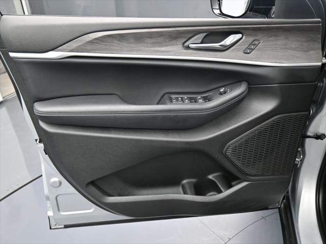 2025 Jeep Grand Cherokee L Limited 4x2