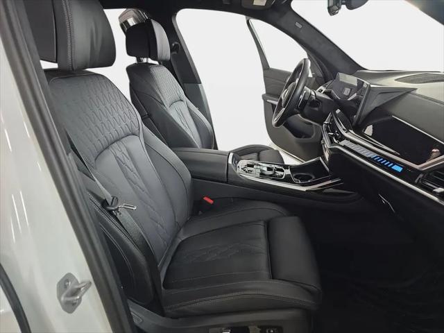 2025 BMW X7 M60i