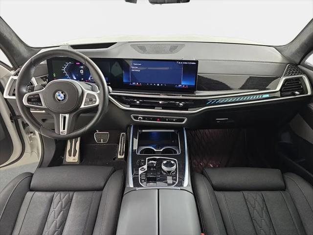 2025 BMW X7 M60i